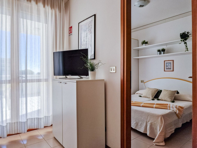 Room amenity, One Bedroom Flat in a Residence With Pool, Venezia