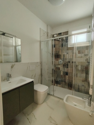 Bathroom, Modern Flat for 5 Guests With Private Fenced Garden, Venezia
