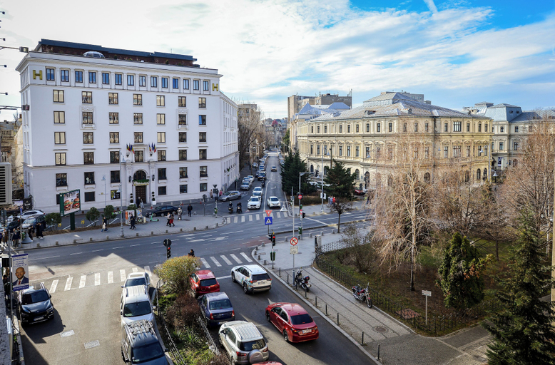 Exterior & Views 2, Tres Chic Studio Elegant Retreat on Calea Victoriei City Center, Municipiul Bucuresti