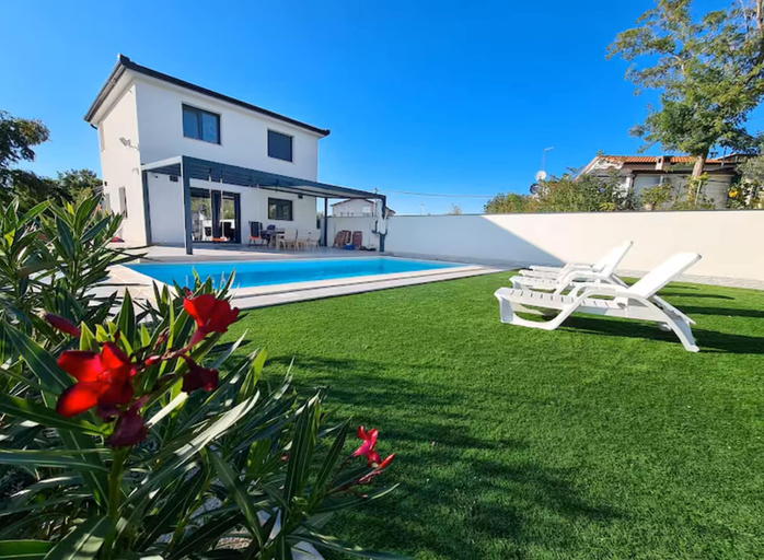 Primary image, Two-storey house with pool in trika, Umag