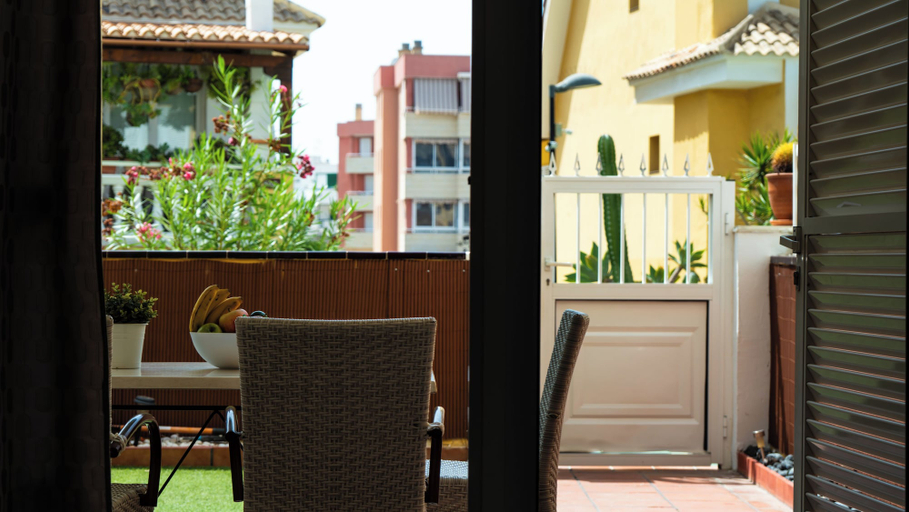 Outdoor dining 2, Las Americas Pool & Private Patio Apartment 7, Santa Cruz de Tenerife