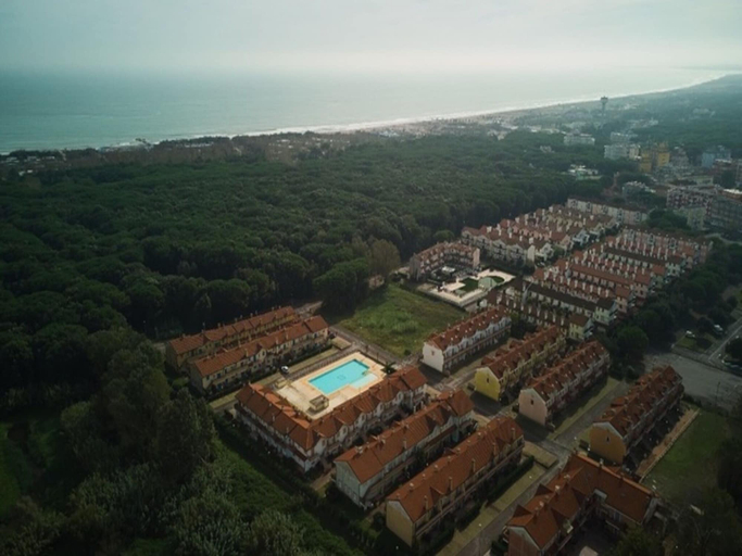Others 4, Modern Three-bedroom Apartment in Residence with Pool, Rovigo