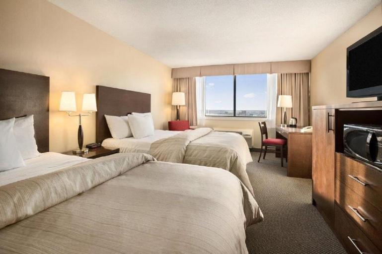 Bedroom 2, The Senator Hotel & Conference Center Timmins, Cochrane