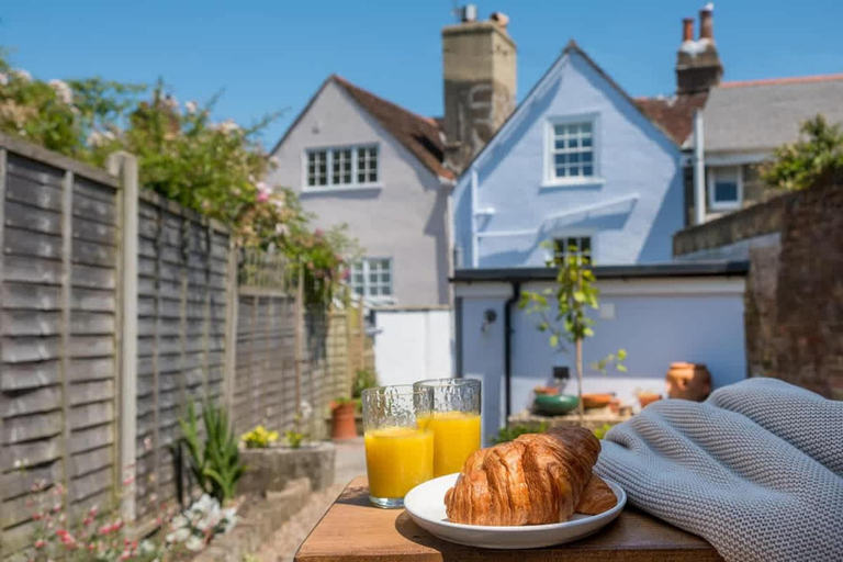 Room 5, Honeybee Cottage Elegant Old Town Sea Views, Isle of Wight