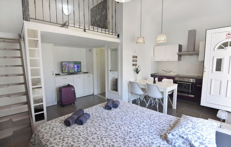 Room 2, Modern Studio With Terrace, Umag