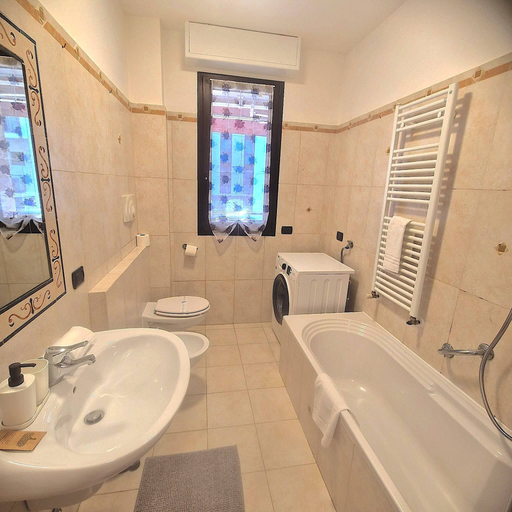 Bathroom, Central Apartment Caniggia 1 With Terrace in Como, Como