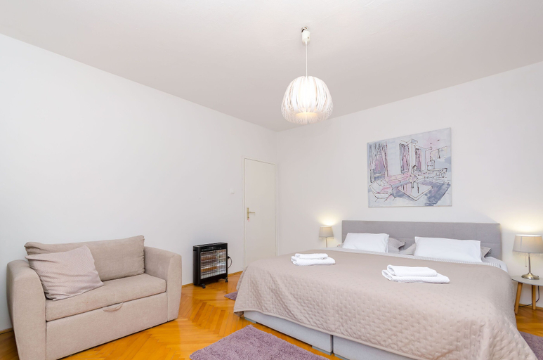 Room 2, Apartments In Center, Jelsa