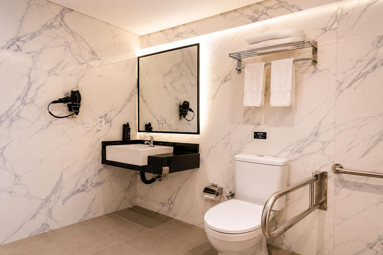 Bathroom 5, Intercity Sao Paulo Paulista, São Paulo