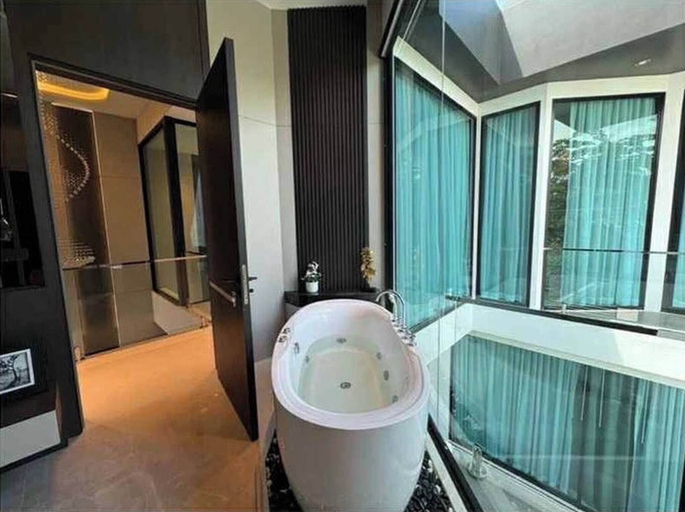 Bathroom, 5-bed Luxury Villa Pool&jacuzzi 5 Min to Walkingst, Pattaya