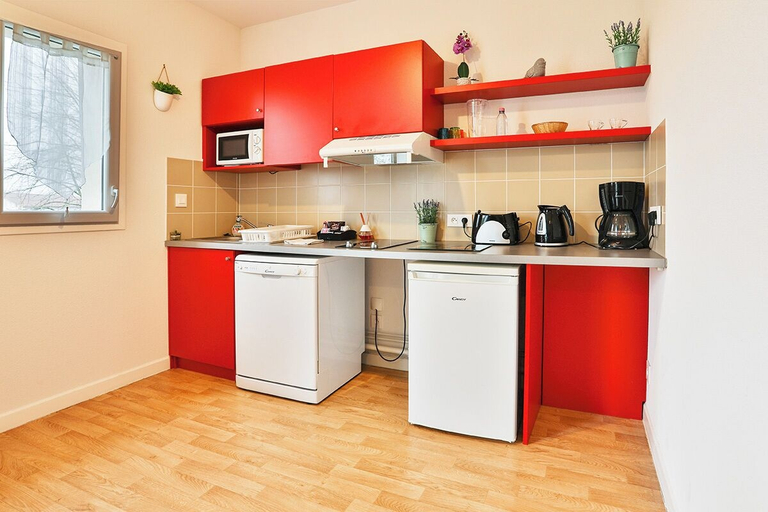 Private kitchen, Zenao Appart'hôtels Sainte-Soulle, Charente-Maritime