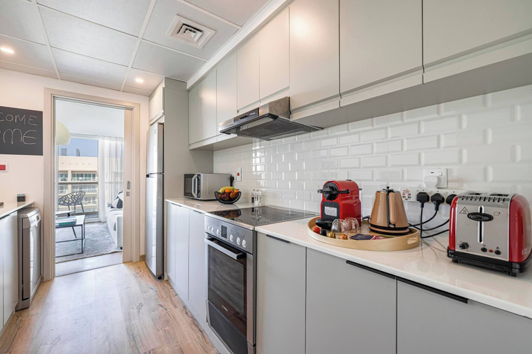 Dining 4, New Fully Upgraded - Central Located - Fits 6, Dubai