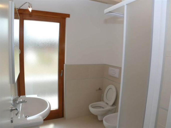 Bathroom, Modern First-floor Flat Near the Beach-bibione, Venezia