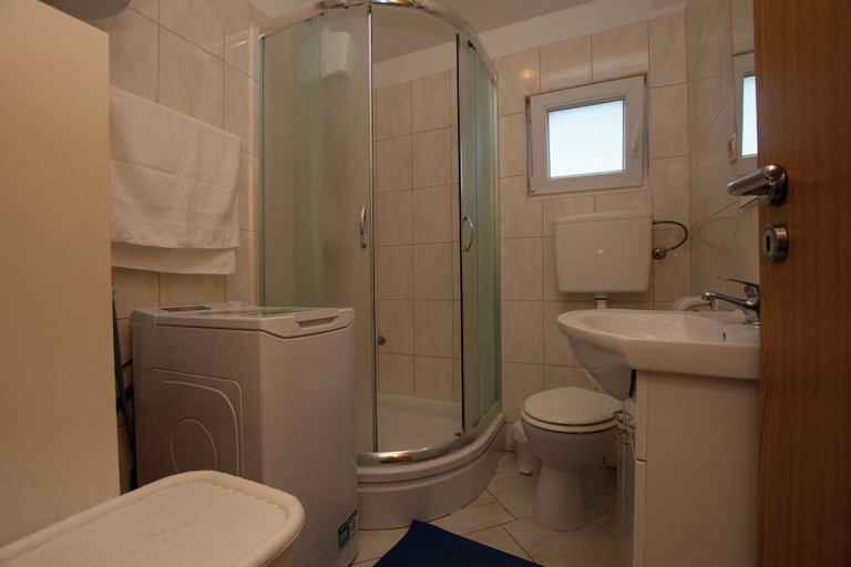 Bathroom 3, Apartments Ljubo, Nin