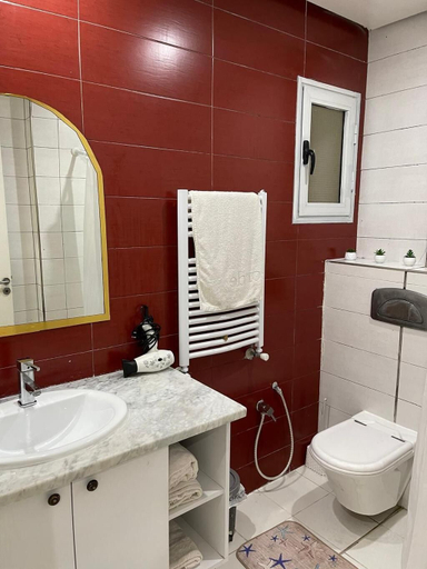 Bathroom 2, Cozy 1BR Retreat, Steps to Sand, Sousse Médina