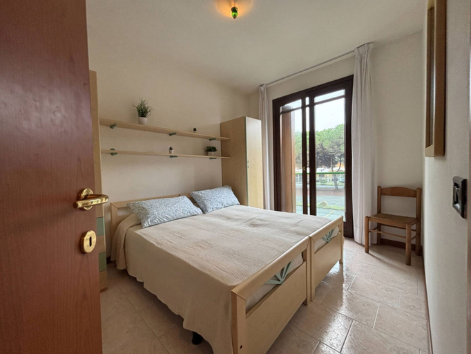 Room 2, Holiday Apartment Nestled in a Residence With Pool, Venezia