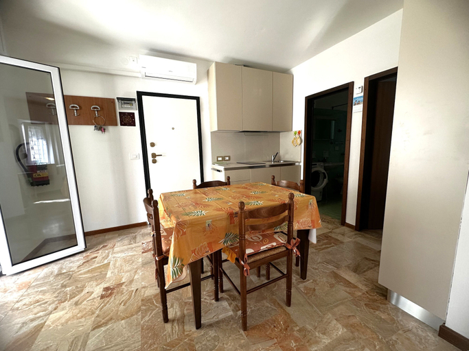 Dining room 2, Welcoming Flat for Four Guests Close to the Beach, Venezia