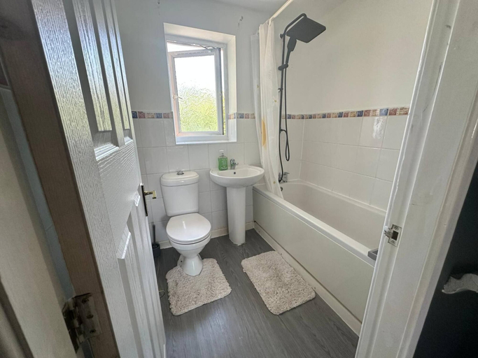 Bathroom 4, 3 Bed Entire House - Runcorn, Halton