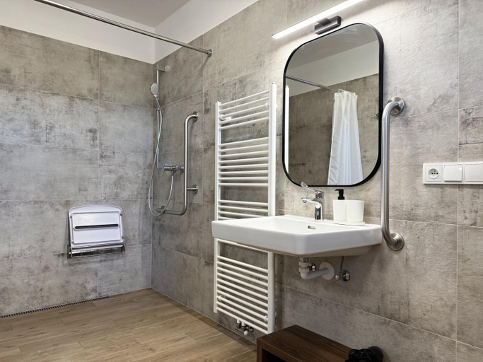 Bathroom 3, Na Zelenem statku, Vyškov