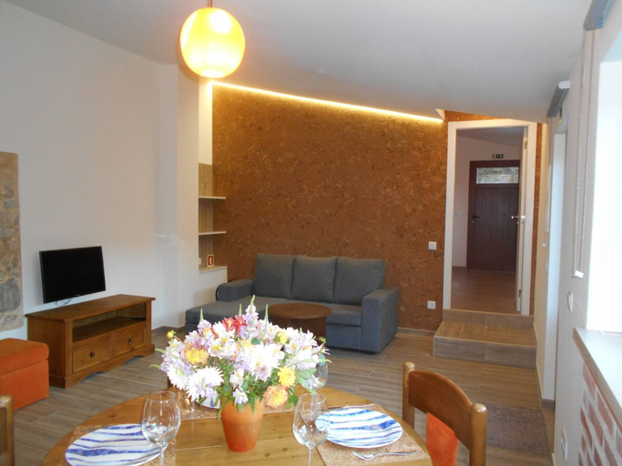 Others 5, Cottage With 2 Bedrooms With Both En-suite Bathrooms in a Seaside Village, Caldas da Rainha
