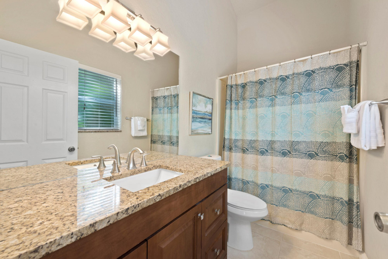 Bathroom 3, Dolphin Dream, Lee