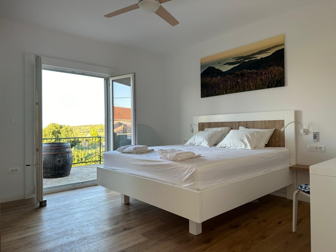 Room 5, House Pavicic, Jelsa