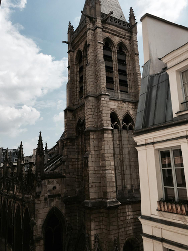 Exterior & Views