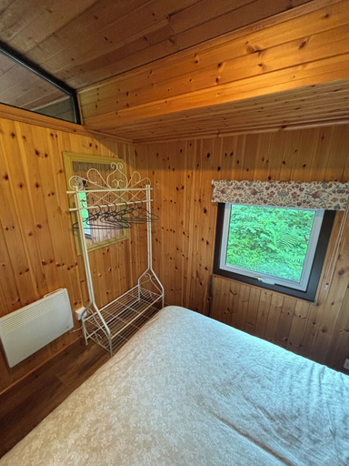Bedroom 3, 11 Tan-y-coed Woodland Lodge, Ceredigion