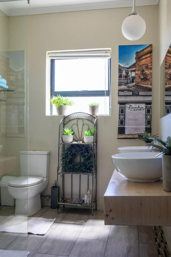 Bathroom 4, Stay at Friends Guesthouse, Overberg