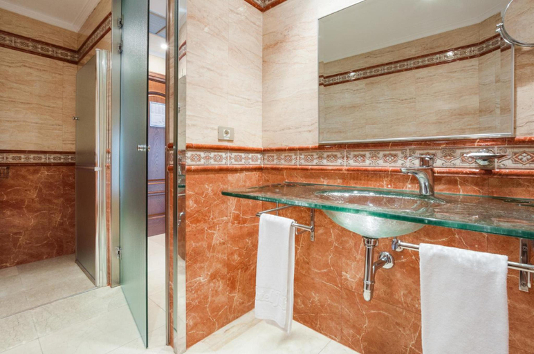 Bathroom, Hotel Julia, Madrid
