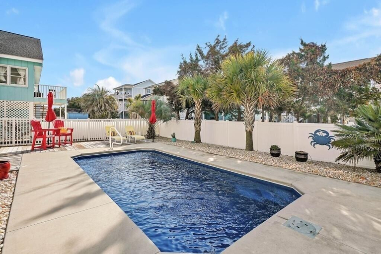 Pool 3, Castle In The Sand / 219 Gerda Ave 3 Bedroom Home, Brunswick
