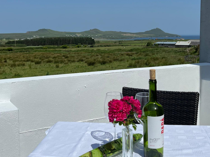 Food & Drinks, Cille Apartments, Ballyferriter village