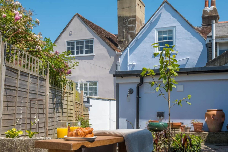 Room 3, Honeybee Cottage Elegant Old Town Sea Views, Isle of Wight