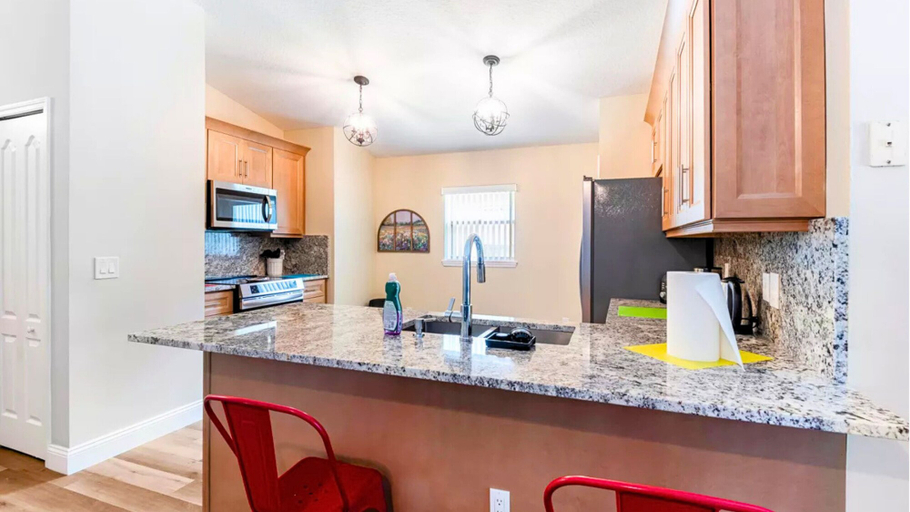 Private kitchen 2, Peaceful 4BR Pool Villa Near Disney, Polk