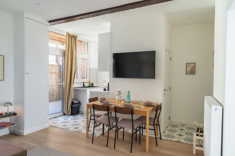 Family dining 4, Central Ghent Stylish 1BR&1LR Apt WIFI, Oost-Vlaanderen