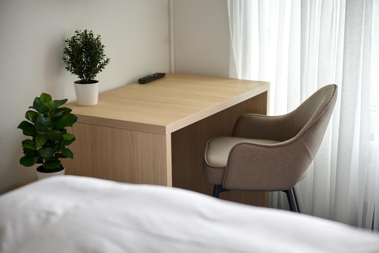 Bedroom 2, Hotel Merian, Basel