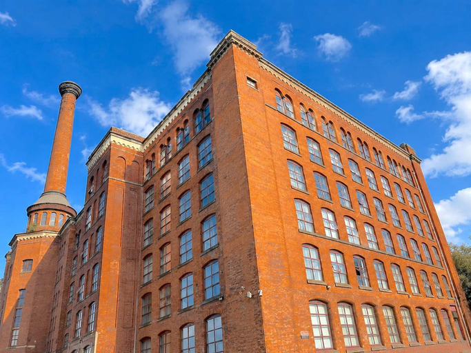 Room 5, Sleeps 6 - 2BR Stay - Free Parking - Manchester, Manchester