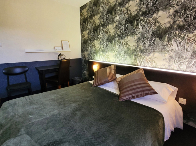 Bedroom 3, LOGIS Hôtel Le Merle Blanc, Saône-et-Loire