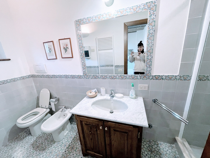 Bathroom 4, Torretta Sleeps 5 With Pool and Exclusive Gardens Plus Private Verandah, Perugia