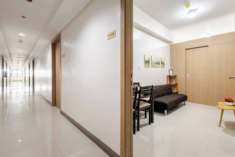 Interior 4, Near SM BF & Shopwise Slex Accessible 2BR for 4, Parañaque