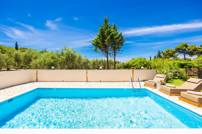 Others 5, Villa Boscheto Tria, Ionian Islands