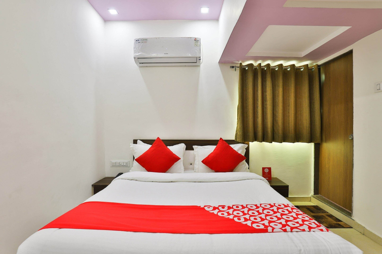 Room 4, Deluxe Hotel Navjivan, Ahmadabad