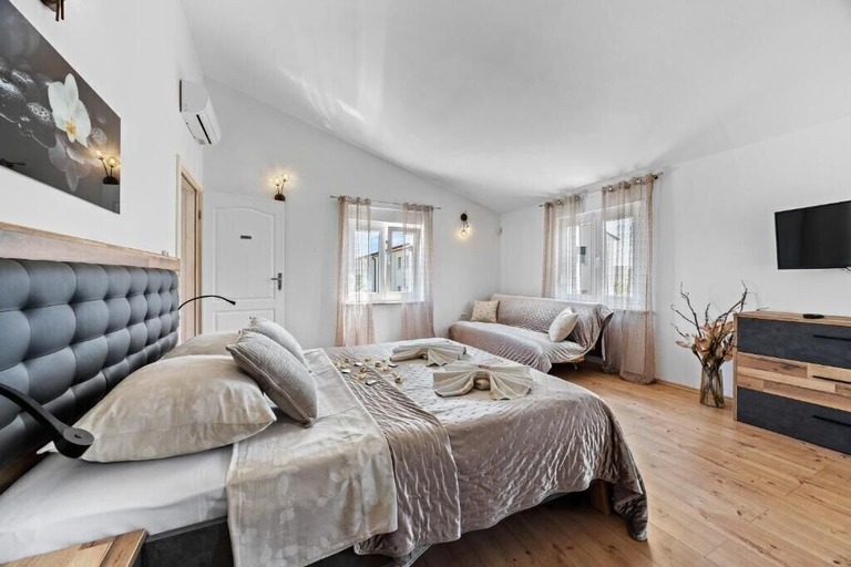 Bedroom 5, Villa Emily, Medulin