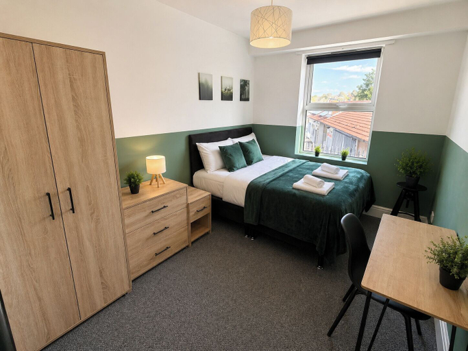 Room 4, 6-bed House - Sleeps 11 - Garden - Parking, Sheffield