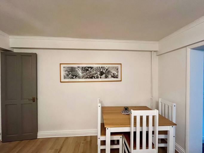 Dining room, Beautiful & Cosy Apartment in Brighton BN2 3AD, Brighton and Hove