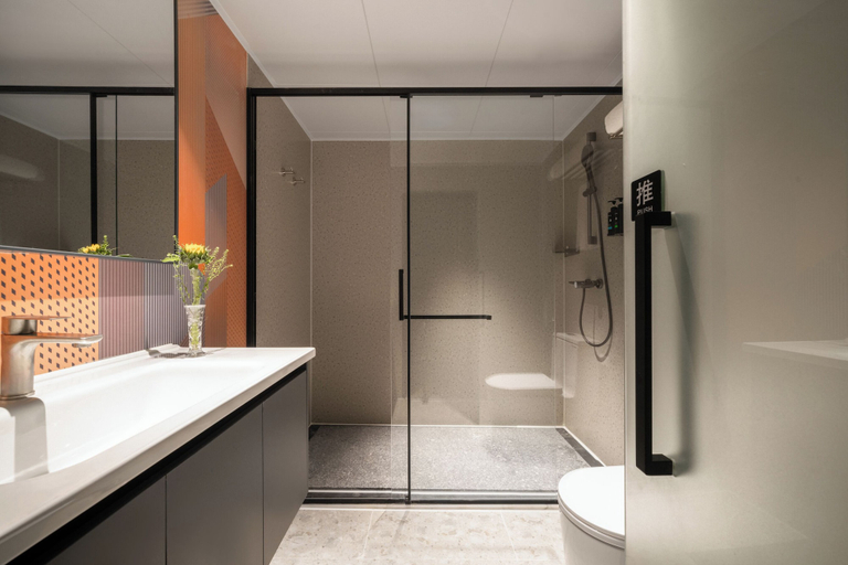 Bathroom 3, Guang Dong Hotel, Guangzhou