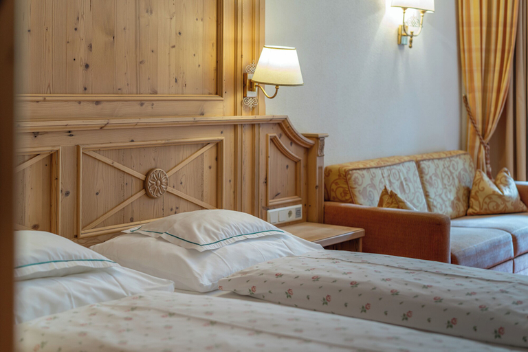 Bedroom 3, Natur & Alpinhotel Post, Imst