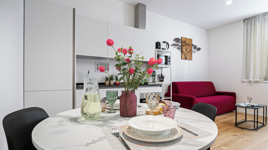 Others 5, Italianway Comfort - Boncompagni 3B, Milano