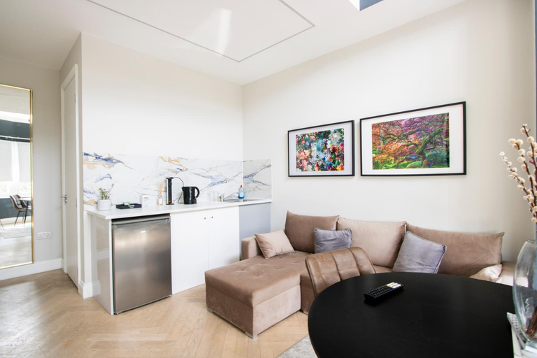 Others 4, London Studios and Suites, London