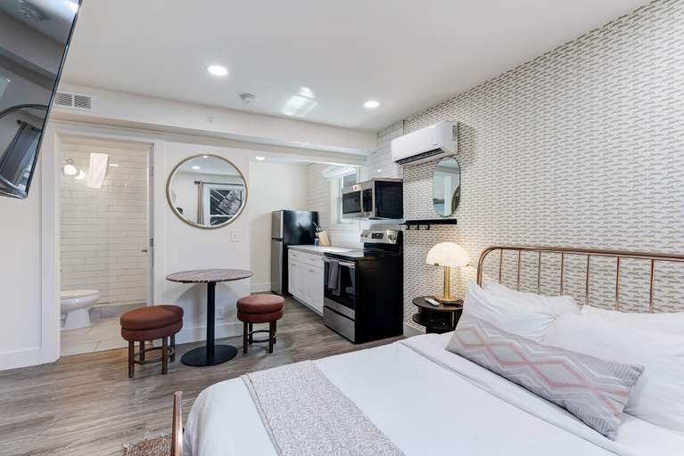 Room 3, State Street, Davidson