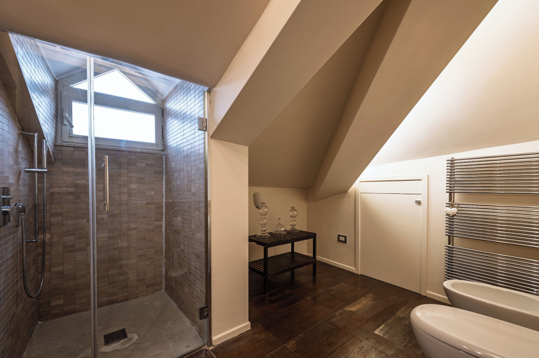 Bathroom 2, La Maison Entre Amis!, Napoli